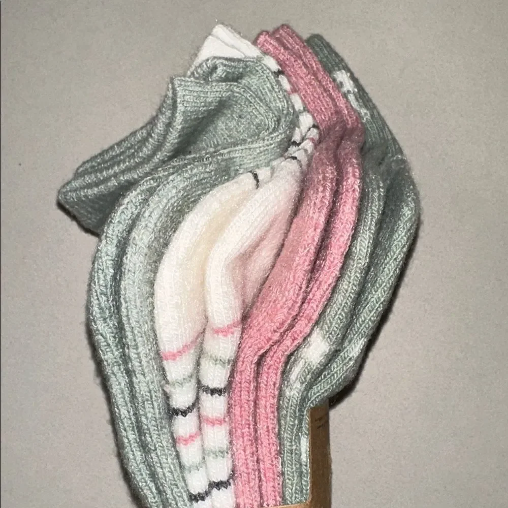 BORN OS Green White Pink Printed Fall Wool Blend Quarter Outdoor Warm Socks 4pk